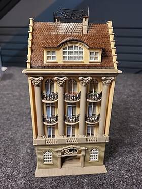 43772 Vollmer 43772. /3772 Ho Scale 3772/43772 City Hotel Fully Assembled