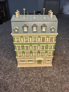 43780 Vollmer H0 Row Apartments With Shop Fully Assembled