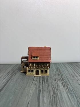 49533 Vollmer Z Scale 1 220 Half Timber Inn Sonne - Assembled Good Condition