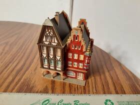 19488 Volmer N Scale 5 Story Building Assembled #19488
