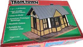 928-101 Walthers Train Town G Scale Depot -kit -used