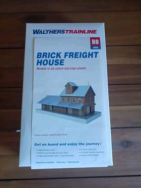 931-918 Walthers - Brick Freight House Ho Scale Building Kit 918