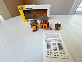 933-2600 Walthers #933-2600 N Scale 3 Trackside Structures-built-ups-no Crossing Gates
