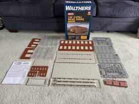 933-2923 Walthers Cornerstone Ho Scale 130ft 2-stall Diesel Engine House Kit Ob