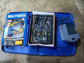 933-3051 Walthers Ho Scale Coal Flood Loader