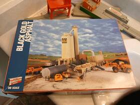 933-3085 Walthers Ho Scale Black Gold Asphalt Company Kit #933-3085
