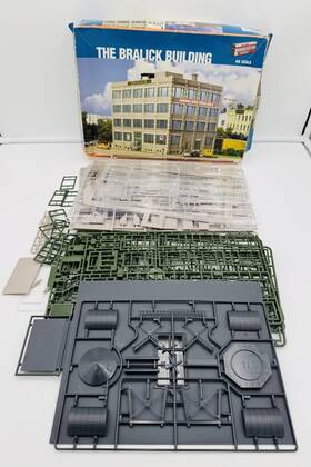 933-3099 Walthers Ho Scale Cornerstone Bralick Building Office Warehouse