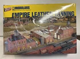 933-3299 Walthers N Scale Empire Leather Tanning Building Kit #933-3299 Rare