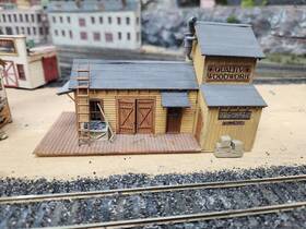 933-3325 Walthers Ho Scale Quality Woodwork Building Assembled