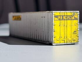 933-3454 Walthers N Scale J B Hunt 700067 48 Rib Side Intermodal #933-3454 Weathered