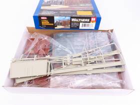 933-2900 Walthers Cornerstone Ho 1/87 Scale Kit #933-2900 3-stall Modern Roundhouse