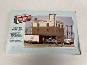 933-3010 Walthers Cornerstone Kit Ho Brook Hill Farm Dairy Pre-owned