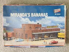 933-3080 Walthers Cornerstone Ho Scale Mirandas Bananas Model Kit - Damaged Box