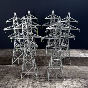 933-3121 Walthers Cornerstone Used Ho Scale Model Transmission Towers Loose