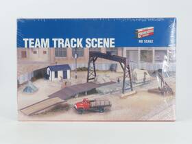 933-3166 Walthers Cornerstone Ho 1/87 Scale Kit Team Track Scene - Sealed