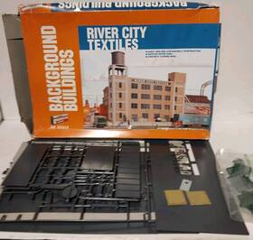 933-3178 Walthers Cornerstone Ho Scale River City Textiles Background Kit
