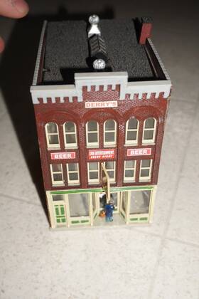 933-3467 Walthers Cornerstone Series Ho Scale Derrys Pub #933-3467