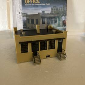 933-4020 Walthers Cornerstone Ho Structure Kit Industry Office By Cornerstone. Assembled