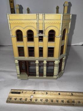 933-4203 Walthers Cornerstone Ho Scale Water Street Building Built