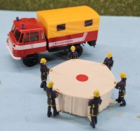 001902 Wiking Viking Ho Scale Jump Cushion With Fireman Figures And Busch Robur Lo Fire Truck 001902 Wiking Viking Ho Scale Jump Cushion With Fireman Figures And Busch Robur Lo Fire Truck