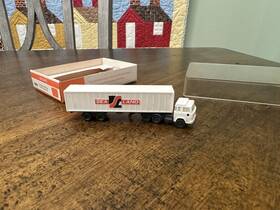9050 Wiking N Scale Sea Land Container Tractor Trailer With 40ft 9050 Wiking N Scale Sea Land Container Tractor Trailer With 40ft