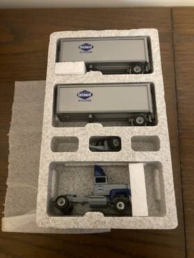 164s Winross Diecast Truck Doubles Overnite