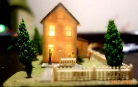 02895 Woodland Scenics N Scale House Lit Landscaped People Cars