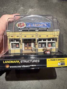 4941 Woodland Scenics N Scale J Franks Grocery Landmark Structure With Box Excellent