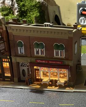 5055 Woodland Scenics Ho Scale Emilios Italian Restaurant Assembled