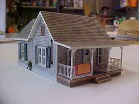 Woodland Scenics 724771050469 Ho-scale Porch House Built-up - Weathered Detailed