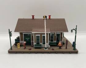 Br4928 Woodland Scenics N-scale Dansbury Depot Many Details Built-&-ready