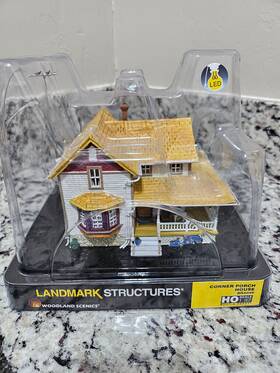 Br5046 Woodland Scenics Ho Scale Corner Porch House Leds Building