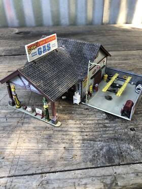 Br5048 Woodland Scenics Ho-scale Ethyls Gas And Service Built-up Old Station