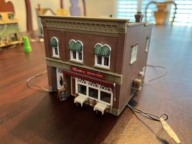 Br5055 Woodland Scenics Ho Scale Emilios Italian Restaurant - Just-plug Lighting Br5055 Woodland Scenics Ho Scale Emilios Italian Restaurant - Just-plug Lighting