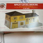 Plasticville Bachmann Split Level House 45953 Scale Parts Lot W/ Roof & Decals. Fixed Price $24.95.