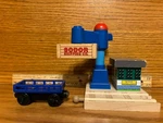 Thomas & Friends Wooden Railway 2004 Sodor Cargo Drop Crane, Blue. Fixed Price $14.99.