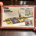Tyco Operating Ho Scale Crossing Gate 908 Model Train Accessory. Fixed Price $22.00.