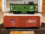 Ho Lionel SET/2 40' Boxcar 5-8613, Cupola Caboose Bn 98501 H/h (R041914). Fixed Price $12.22.
