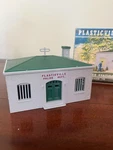 Plasticville Police Department Station Built Ho Scale 2408-79. Fixed Price $25.00.
