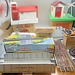 Lot Railroad Display Atlas Lionel Gilbert Revell American Flyer Klasgo Vtg. Fixed Price $65.64.
