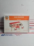 Ho 1:87 Scale Gas Station Kit New In Sealed Box Bachmann 45174. Fixed Price $26.95.