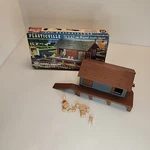 Plasticville Usa Ho Scale Freight Station 2610-100 Kit Bachmann Bros W/box. Fixed Price $10.00.