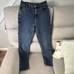 American Eagle Women's Mom Jeans High Rise Stretch Blue Medium Wash 5-POCKET. Fixed Price $18.99.