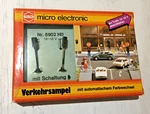 Busch Ho 5902 Automatic Traffic Light Set - Untested / Paint Wear German Made. Fixed Price $12.95.