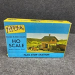 Atlas 730-129 Flag Stop Station Kit Ho Open Box Vintage Multicolor (AT033126-06). Fixed Price $15.00.
