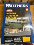 Walthers 933-4095 Modern Suburban Station Nib. Fixed Price $19.99.