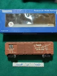 Industrial Rail #idm 1105 Santa Fe Double Door Box Car. Fixed Price $21.00.