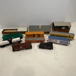 Lot Of 11 Ho Scale Model Train & Buildings Mixed Brands Boxcars Caboose. Fixed Price $39.99.