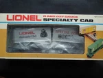 New In Box Lionel Scale 1983 Railroader Club Flatcar With 2 Vans #6-0781. Fixed Price $24.99.