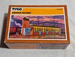 Tyco Lighted Factory #940 Ho Scale Train Layout Bldg. 1975 Fine! (lots Of Pics!). Fixed Price $22.00.